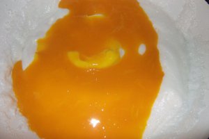 Hello Kitty - Tort cu crema de fructe de padure