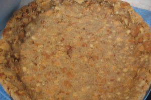 Tarta cu blat de biscuiti si fructe asortate