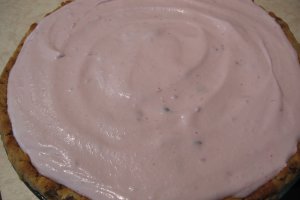 Tarta cu blat de biscuiti si fructe asortate
