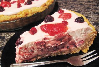 Tarta cu blat de biscuiti si fructe asortate
