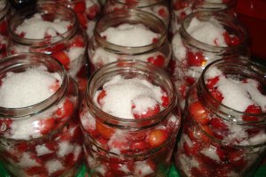 Compot de cirese pietroase
