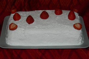 Tort de piscoturi cu crema de capsuni
