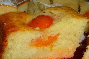 Prajitura cu iaurt si caise