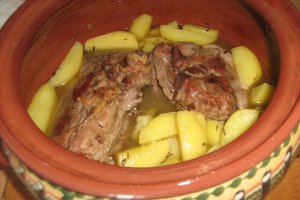 Friptura de curcan cu cartofi la cuptor