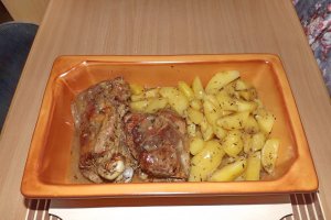 Friptura de curcan cu cartofi la cuptor