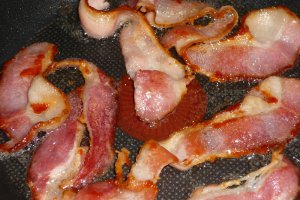 Piure de cartofi cu bacon crocant si ceapa verde