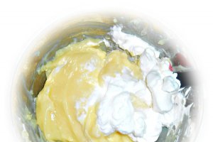 Prajitura cu nuci, cafea si crema de vanilie