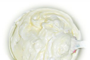 Prajitura cu nuci, cafea si crema de vanilie
