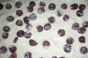 Prajitura cu visine si crema de vanilie