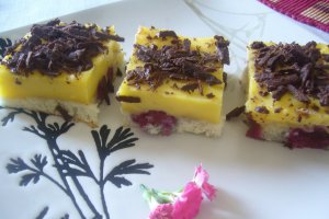Prajitura cu visine si crema de vanilie