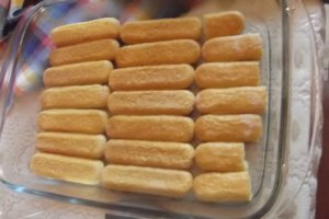 Tort cu frisca si piscoturi
