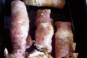 Rulouri de porc umplute  în sos de bere