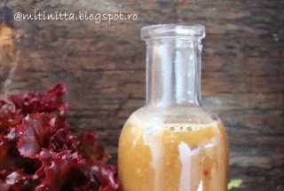 Sos de salata cu otet balsamic de zmeura