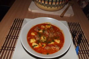 Papricas de vitel cu galuste