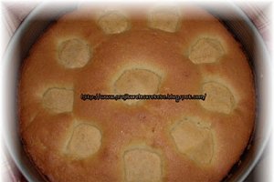 Tarta cu mere taiate sferturi