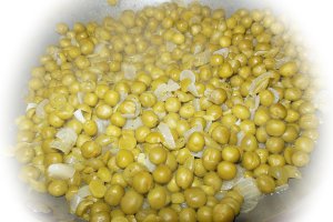 Frigarui de pui cu sote de mazare
