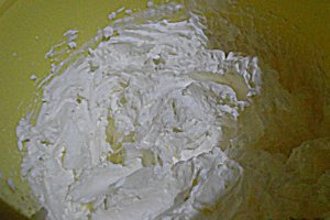 Tort cu crema de ciocolata si kiwi