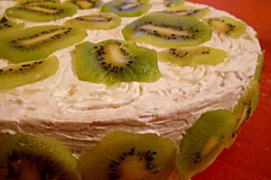 Tort cu crema de ciocolata si kiwi