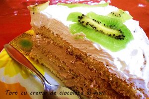 Tort cu crema de ciocolata si kiwi