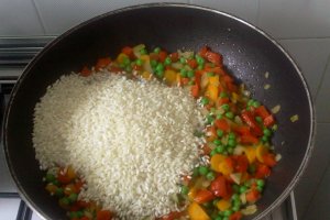 Pulpe dezosate si orez cu legume