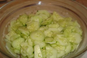 Salata de castraveti cu usturoi