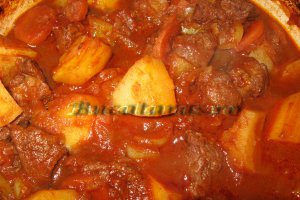 Gulas unguresc cu carne de vitel