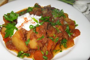 Gulas unguresc cu carne de vitel