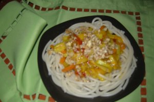 Spaghete cu legume si nuci