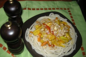 Spaghete cu legume si nuci