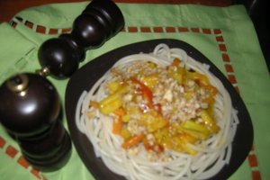 Spaghete cu legume si nuci