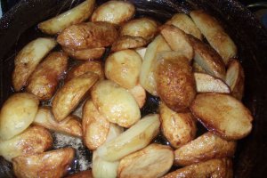 Friptura aromata cu cartofi noi si ceapa pane