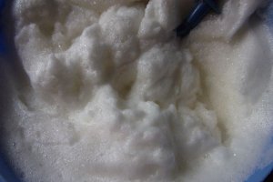 Tort cu crema de ciocolata si frisca