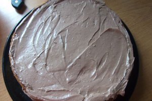 Tort cu crema de ciocolata si frisca