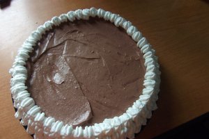 Tort cu crema de ciocolata si frisca