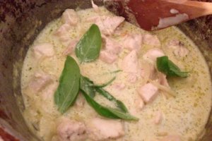 Pui in lapte de cocos si curry