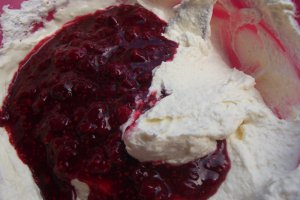 Desert cheesecake rece cu ciocolata si zmeura