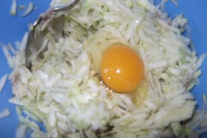 Chiftele de dovlecel cu pesmet