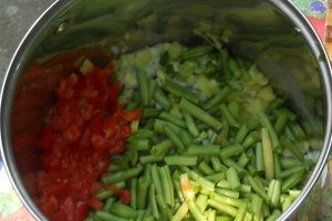 Ciorba de legume acrita cu prune verzi