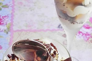 Desert cu crema de iaurt si piscoturi