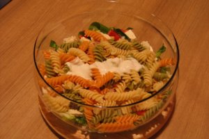 Concurs “Salata celebra”: Salata cu ton si fusilli