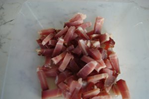 Ciorba de verdeturi cu paste si sunca de casa