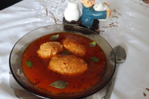 Supa de rosii cu galuste de brinza
