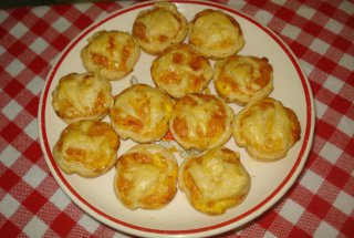 Gustare calda cu branza si cascaval