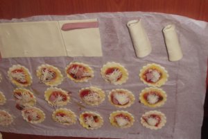 Pizzette din foietaj