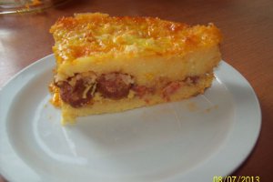 Mamaliguta cu branza si carnati