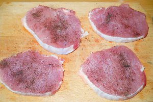 Cotlet de porc pane cu rozmarin