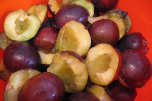 Prajitura insiropata cu prune