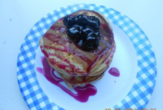 Pancakes cu dulceata de visine
