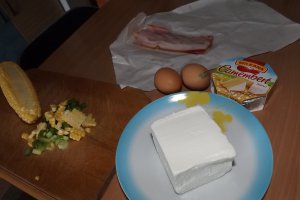 Omleta cu porumb si brinzeturi