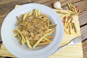 Fusilli cu sos de ciuperci